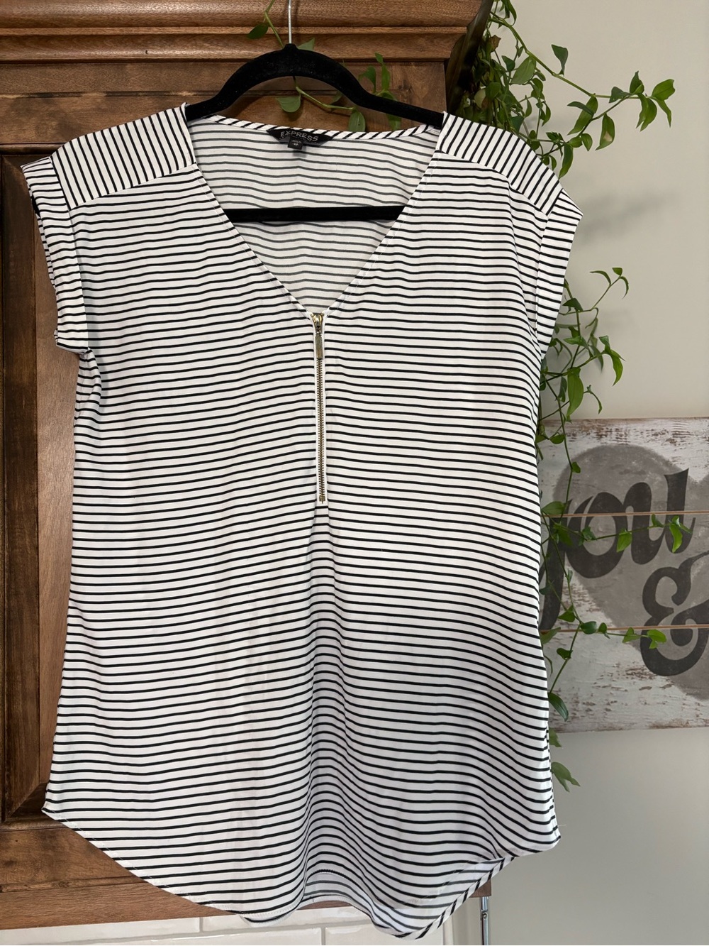 Express Black & White Striped V-Neck Zip Short Sleeve Top